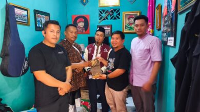 Pengurus PWPM dan KOKAM Jawa Tengah saat menjenguk dan memberikan dukungan kepada anggota KOKAM korban kecelakaan Tol Kendal.