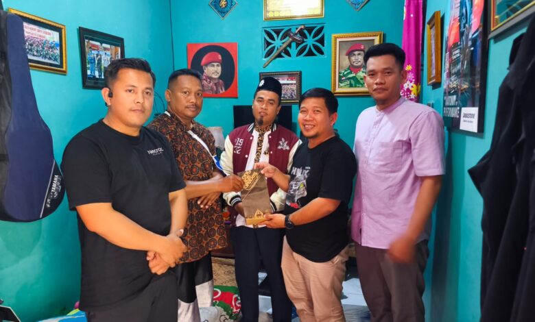 Pengurus PWPM dan KOKAM Jawa Tengah saat menjenguk dan memberikan dukungan kepada anggota KOKAM korban kecelakaan Tol Kendal.