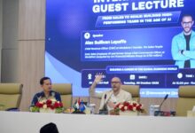 UMP gelar guest lecture AI menghadirkan CRO Mindstone Alex Sullivan Lepaffe sebagai pembicara utama.