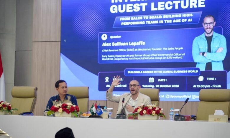 UMP gelar guest lecture AI menghadirkan CRO Mindstone Alex Sullivan Lepaffe sebagai pembicara utama.