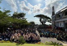 PDM Temanggung menggelar peluncuran Gerakan Jumat Bersih di halaman kantor PDM diikuti ribuan pelajar dan warga Muhammadiyah.