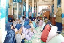 Suasana kegiatan Fiqhun Nisaa SD Muhammadiyah PK Banyudono saat ustadzah memberikan materi fikih perempuan dan edukasi haid kepada para siswi.
