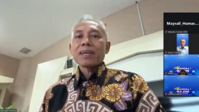 Rektor UMS Prof Harun Joko Prayitno memberikan sambutan secara daring dalam acara Kick-off Beasiswa IKA UMS Batch VIII.