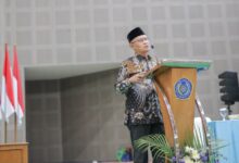 Ketua Umum PP Muhammadiyah Haedar Nashir memberikan amanat dalam Sidang Senat Terbuka Hari Jadi ke-68 UMS.