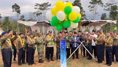 Pembukaan Mahrojan Penghela Hizbul Wathan Jawa Tengah ditandai penerbangan balon warna hijau, kuning, dan putih di Bukit Tangkeban Pemalang.