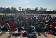 Siswa MIM Digdaya Bolon antusias mengikuti Sholat Istisqa memohon hujan di lapangan terbuka