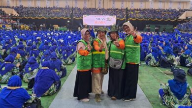 Tim LLHPB Aisyiyah mengawal Gerakan Muhammadiyah Aisyiyah Peduli Sampah (GMAPS) saat perayaan Milad IGABA ke-29 di GOR Jatidiri Semarang.