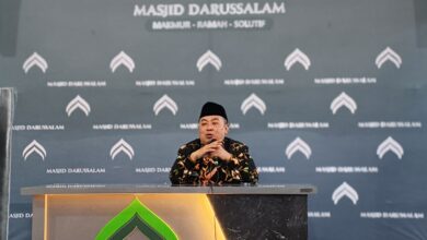 Ustaz Jamaludin Ahmad saat menyampaikan materi Kajian Ahad Pagi PCM Mojotengah di Masjid Darussalam