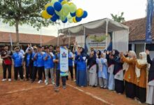 Pelepasan balon dan spanduk Semarak Milad ke-114 Muhammadiyah oleh pengurus PDM Pemalang dan pimpinan cabang