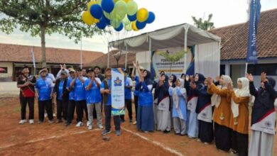 Pelepasan balon dan spanduk Semarak Milad ke-114 Muhammadiyah oleh pengurus PDM Pemalang dan pimpinan cabang