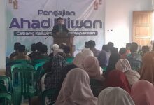 Suasana ratusan jamaah menghadiri Pengajian Ahad Kliwon PCM Kaliwiro di PRM Kepaksan Wonosobo