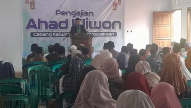 Suasana ratusan jamaah menghadiri Pengajian Ahad Kliwon PCM Kaliwiro di PRM Kepaksan Wonosobo
