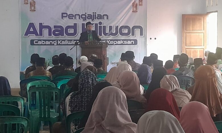 Suasana ratusan jamaah menghadiri Pengajian Ahad Kliwon PCM Kaliwiro di PRM Kepaksan Wonosobo