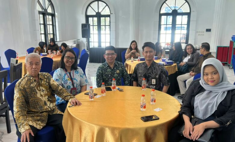 Perwakilan RS UMS A.R. Fachrudin bersama para pemangku kepentingan dalam peluncuran aplikasi SoulMed untuk pengembangan medical wellness tourism Kota Surakarta di Minoa Hotel.