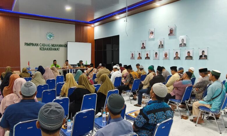 Peserta menghadiri Kajian Ideopolitor pembahasan PHIWM Muhammadiyah di Gedung Dakwah PCM Kebakkramat.