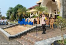 Kapolres Pekalongan AKBP Zamrul Aini saat menjadi pembina apel pagi di halaman SMK Muhamka