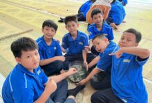 Siswa SD Muhammadiyah PK Solo membuat minipond galon bekas
