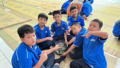 Siswa SD Muhammadiyah PK Solo membuat minipond galon bekas