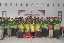 Jajaran Pimpinan Cabang Muhammadiyah PCM Kalinyamatan foto bersama saat rapat pleno dan wisata di Gunung Telomoyo.