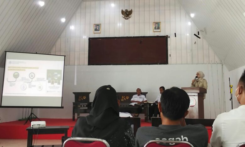 Suasana pemaparan materi dalam sosialisasi penyusunan RPPLH Bali Nusra yang menyoroti darurat sampah dan krisis air di Bima.