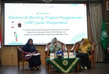 Narasumber menyampaikan materi Seminar Penanggulangan Penyimpangan Seksual yang digelar Majelis Pembinaan Kader PDA Banyumas.