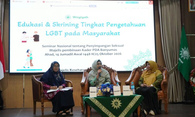 Narasumber menyampaikan materi Seminar Penanggulangan Penyimpangan Seksual yang digelar Majelis Pembinaan Kader PDA Banyumas.