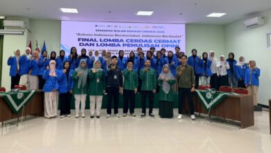 Foto bersama peserta dan panitia Final Lomba Cerdas Cermat dan Penulisan Opini peringatan Hari Sumpah Pemuda 2026 di UNIMUS Semarang.