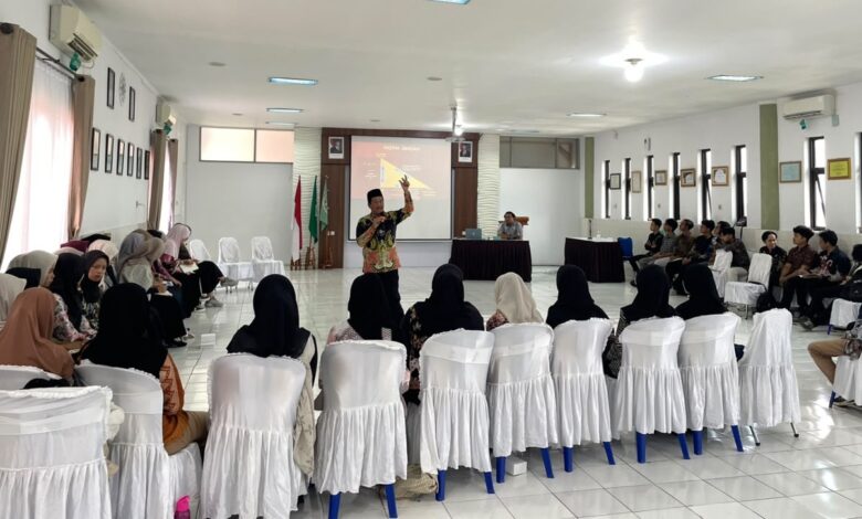 Suasana pemaparan materi dalam kegiatan Baitul Arqam AKMT Purna Studi di Aula Kampus C AKMT Temanggung