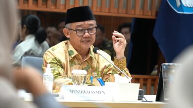 Menteri Pendidikan Dasar dan Menengah Abdul Mu'ti memberikan arahan saat audiensi bersama Eco Bhinneka Muhammadiyah di kantor Kemendikdasmen.