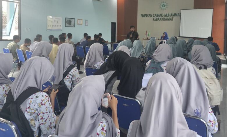 Suasana Kajian Angkatan Muda Muhammadiyah yang digelar PCM Kebakkramat di Gedung Dakwah.