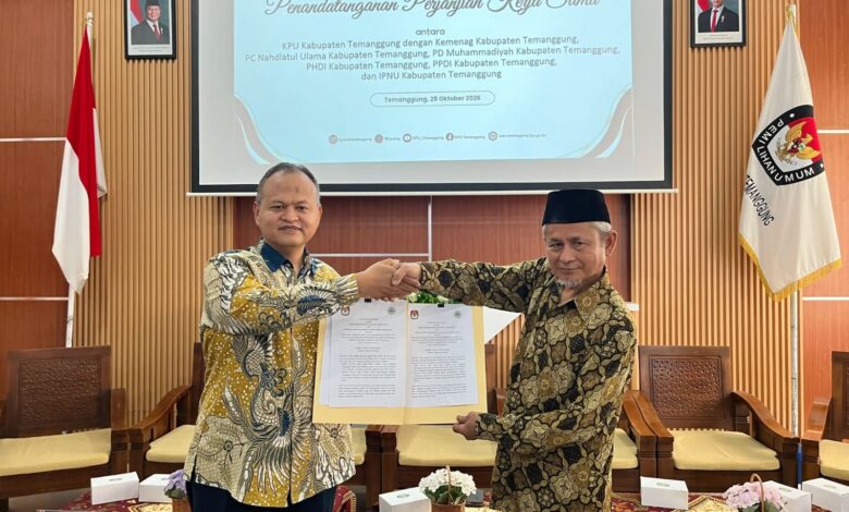 Penandatanganan PKS pendidikan pemilih KPU Temanggung bersama PDM Temanggung