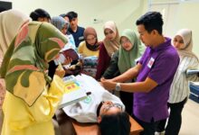 Mahasiswa calon perawat UNIMUS mengikuti pelatihan BTCLS 118 praktik penanganan medis kegawatdaruratan.