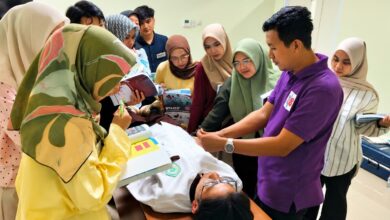 Mahasiswa calon perawat UNIMUS mengikuti pelatihan BTCLS 118 praktik penanganan medis kegawatdaruratan.