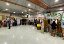 Mahasiswa menampilkan produk kreatif dan media pembelajaran dalam Gelar Karya PPG UMPWR di Ruang Seminar Kampus Timur.