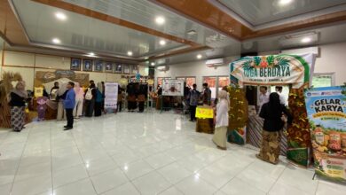 Mahasiswa menampilkan produk kreatif dan media pembelajaran dalam Gelar Karya PPG UMPWR di Ruang Seminar Kampus Timur.