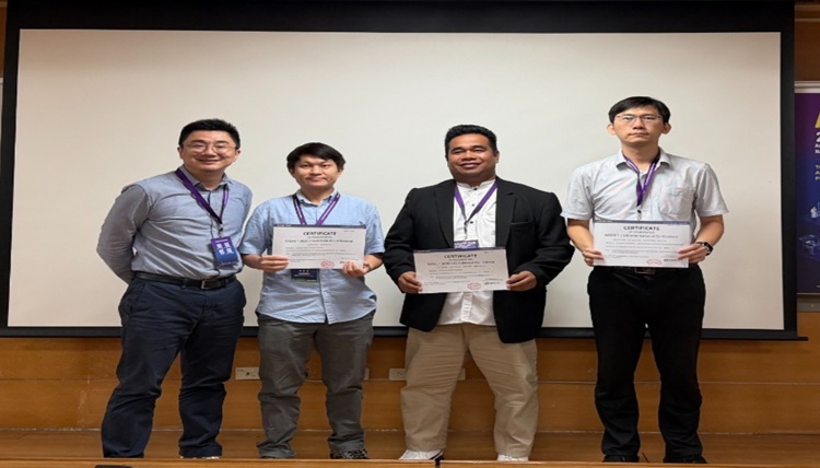Dwi Jatmoko UMPWR saat penyerahan sertifikat kerja sama internasional UMPWR NTUST Taiwan di forum AASVET 2026