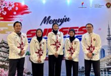 Dosen FIK UMS Suryo Saputra Perdana bersama tim pendamping fisioterapi olahraga difabel kontingen Indonesia untuk Asian Para Games 2026