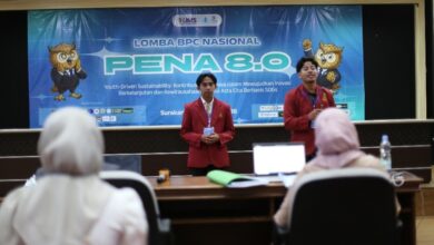 Suasana presentasi finalis dalam ajang kompetisi PENA 8.0 PRISMA UMS yang diikuti mahasiswa dari berbagai perguruan tinggi.