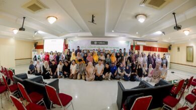 Foto bersama peserta dan tokoh dalam acara SMILE Eco Bhinneka Muhammadiyah untuk aksi keadilan iklim di Gedung Pusat Dakwah Muhammadiyah Jakarta.