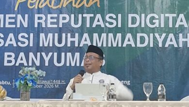 Ketua PDM Muhammadiyah Banyumas Drs. M. Djohar, M.Pd. menyampaikan arahan pada Pelatihan Manajemen Reputasi Digital di Moro Seneng Baturraden.